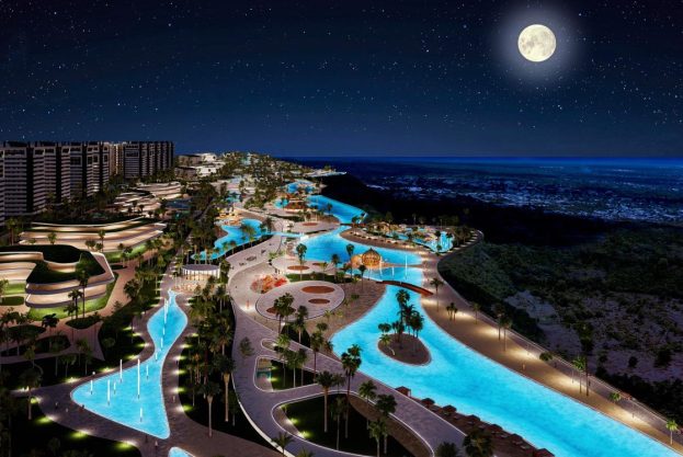 Lariamar City Nachtansicht eines elegant beleuchteten Resorts mit blauen Wasserwegen und Mondschein.